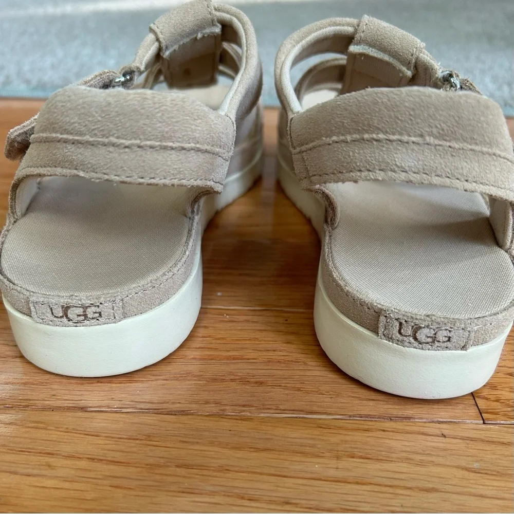 NWOB UGG Kids Goldenstar Strap Platform Sandals, Size 5 Youth.